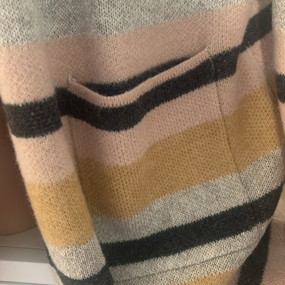 Fortune & Ivory Cardigan - Picture 2 of 6